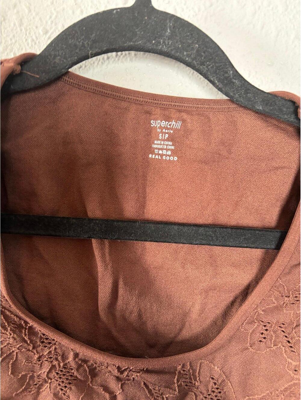 Aerie Superchill brown lace cropped tee size S. Feels like a seamless workout ma - Picture 2 of 3